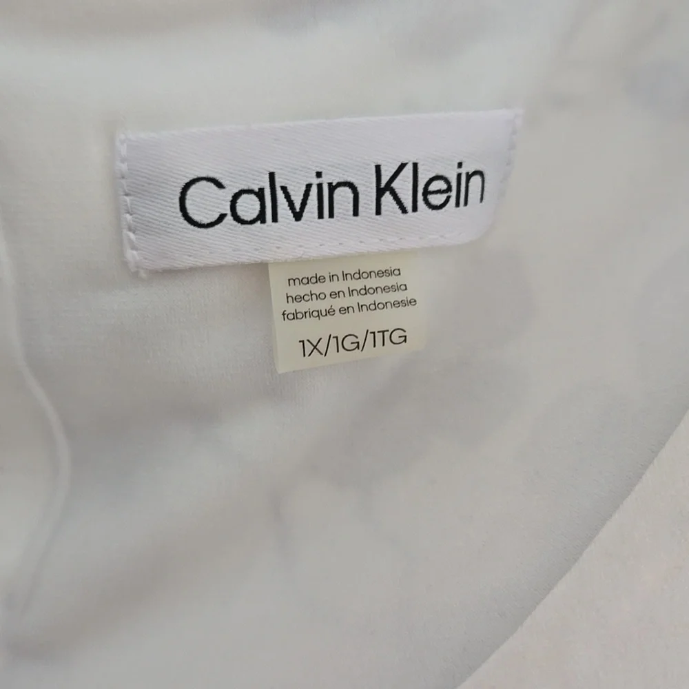 Calvin Klein Women's Floral Sleeveless Top - Black and White - Picture 2 of 6
